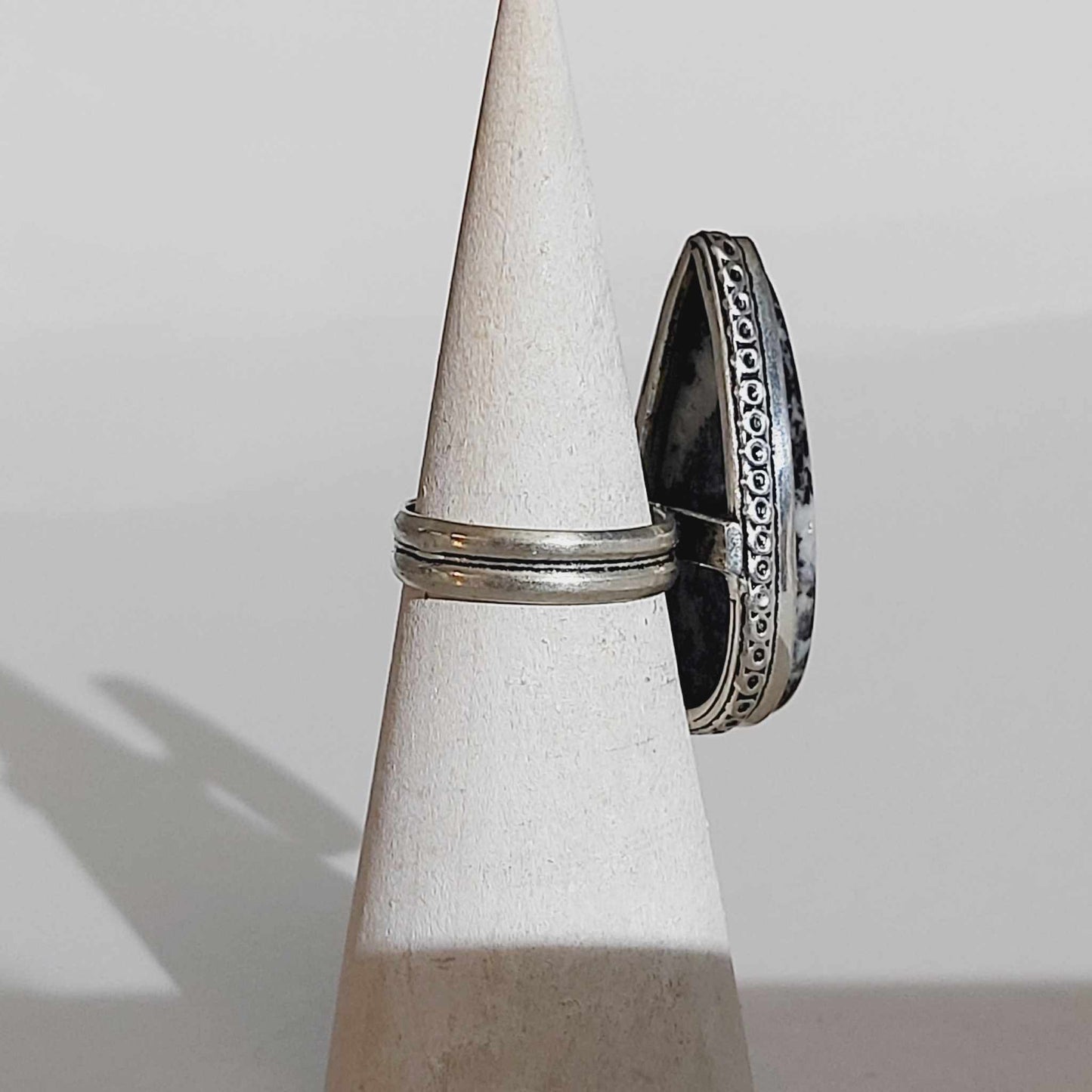 White Buffalo Turquoise Gemstone Ring Size US 7 (E1647)