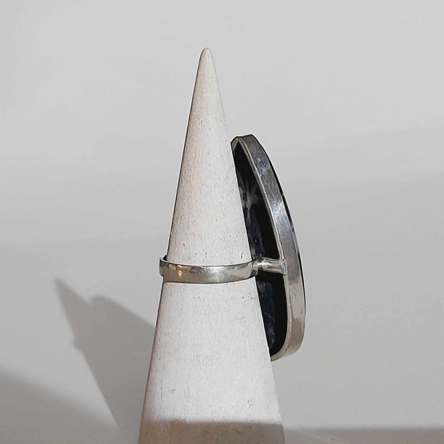 White Buffalo Turquoise Gemstone Ring Size US 8 (E1648)