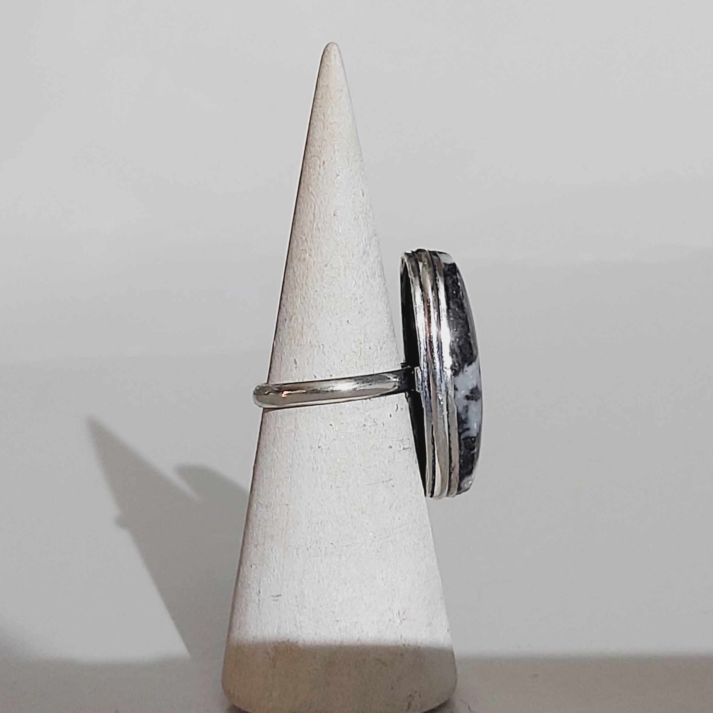 White Buffalo Turquoise Gemstone Ring Size US 8 (E1649)