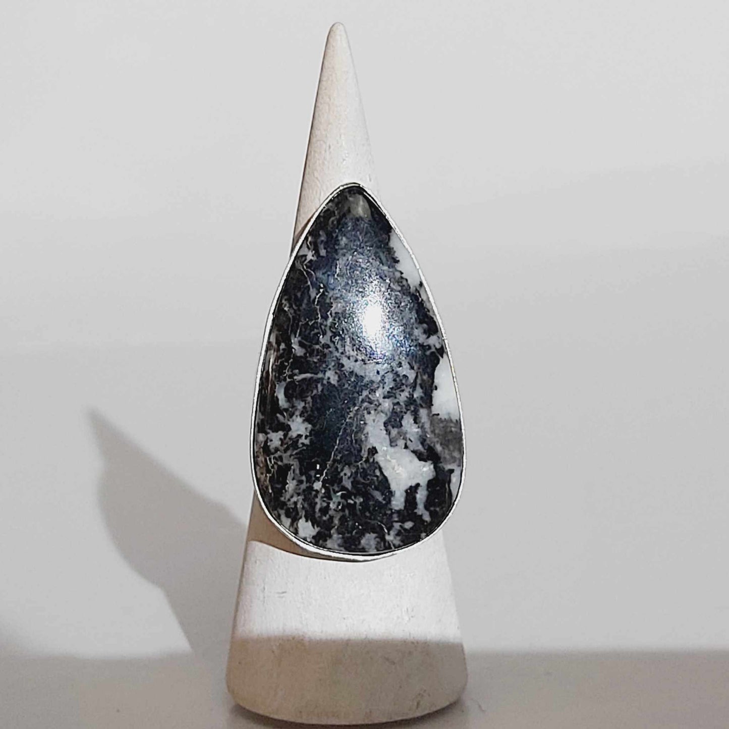 White Buffalo Turquoise Gemstone Ring Size US 8 (E1650)