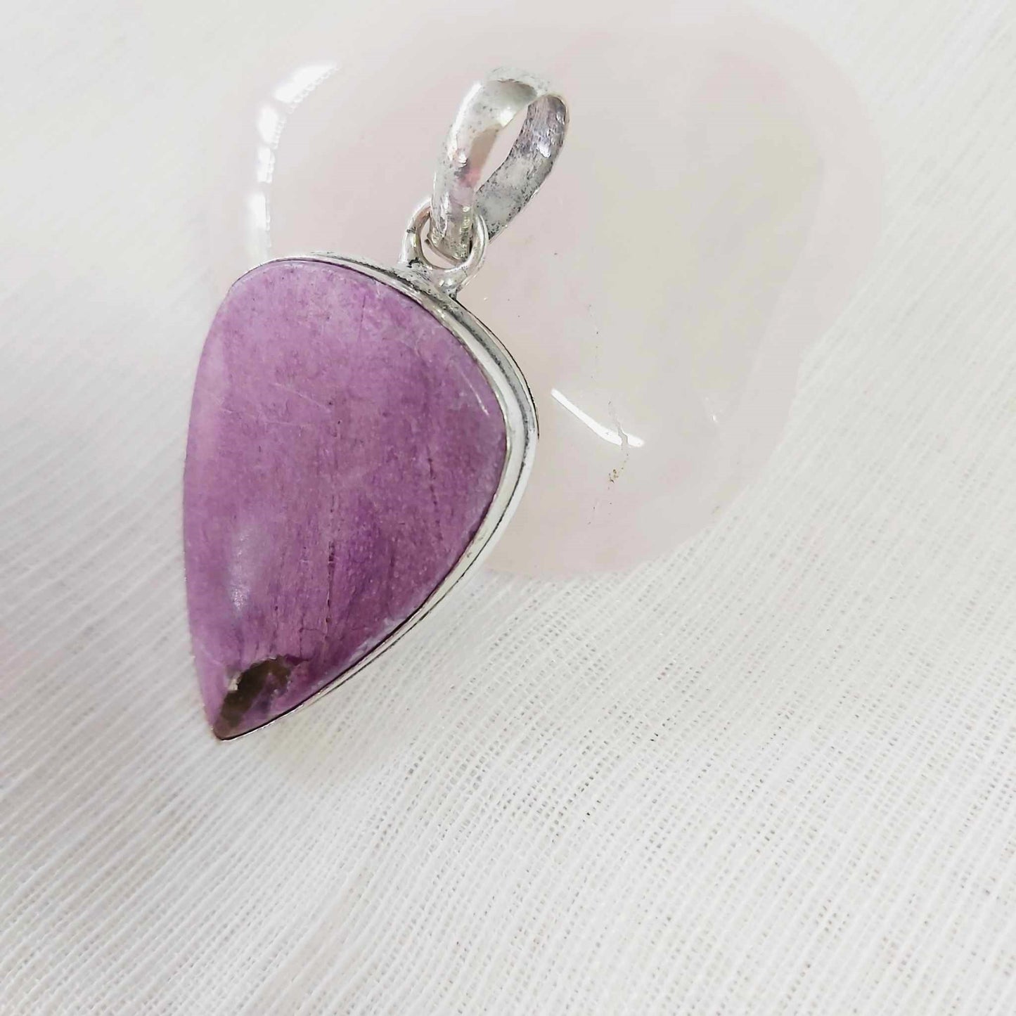 Purpurite Gemstone Crystal Stone of Freedom Pendant (E1779)