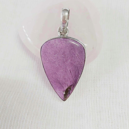 Purpurite Gemstone Crystal Stone of Freedom Pendant (E1779)