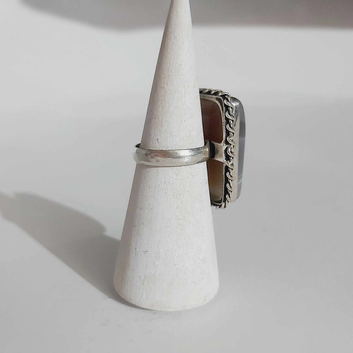 Agate Physical Wellbeing Gemstone Ring US 8 (E2412)