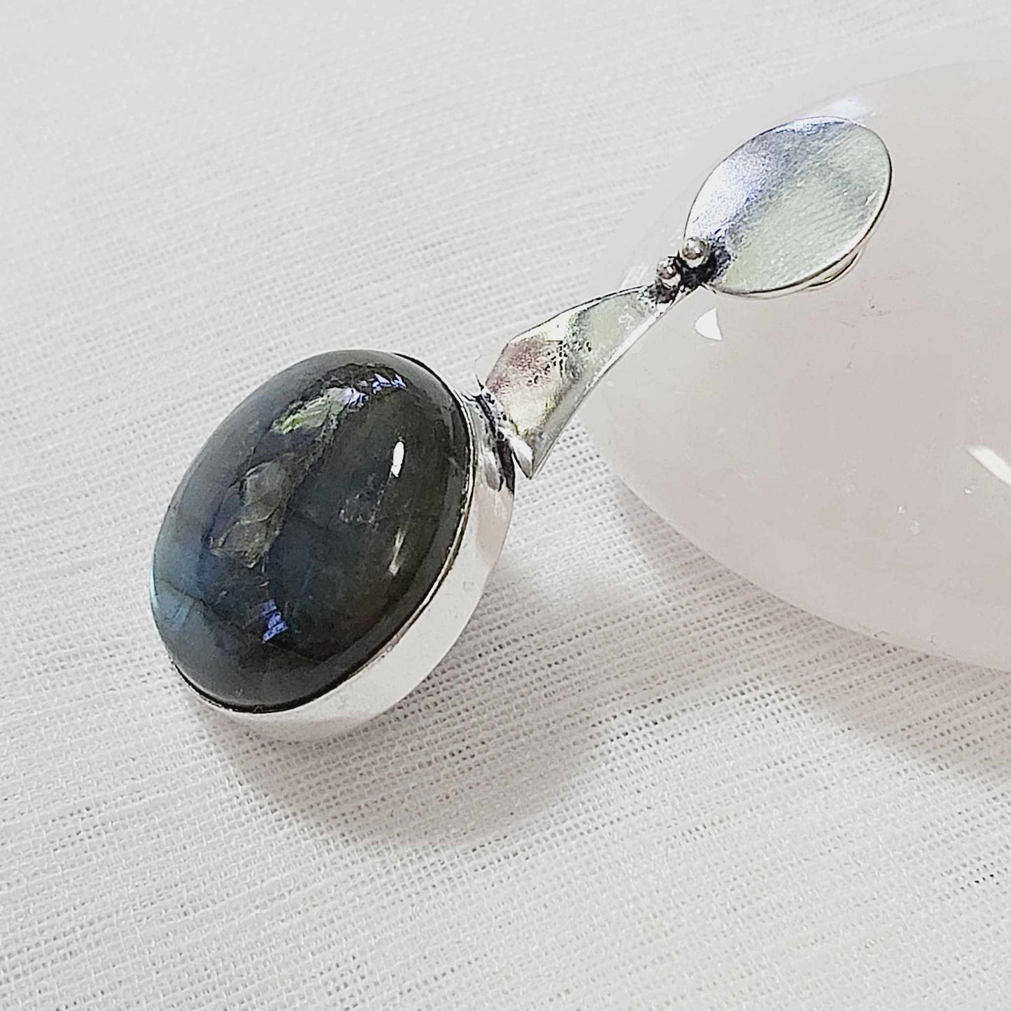 Labradorite Gemstone Crystal Psychic Protection Pendant (E773)