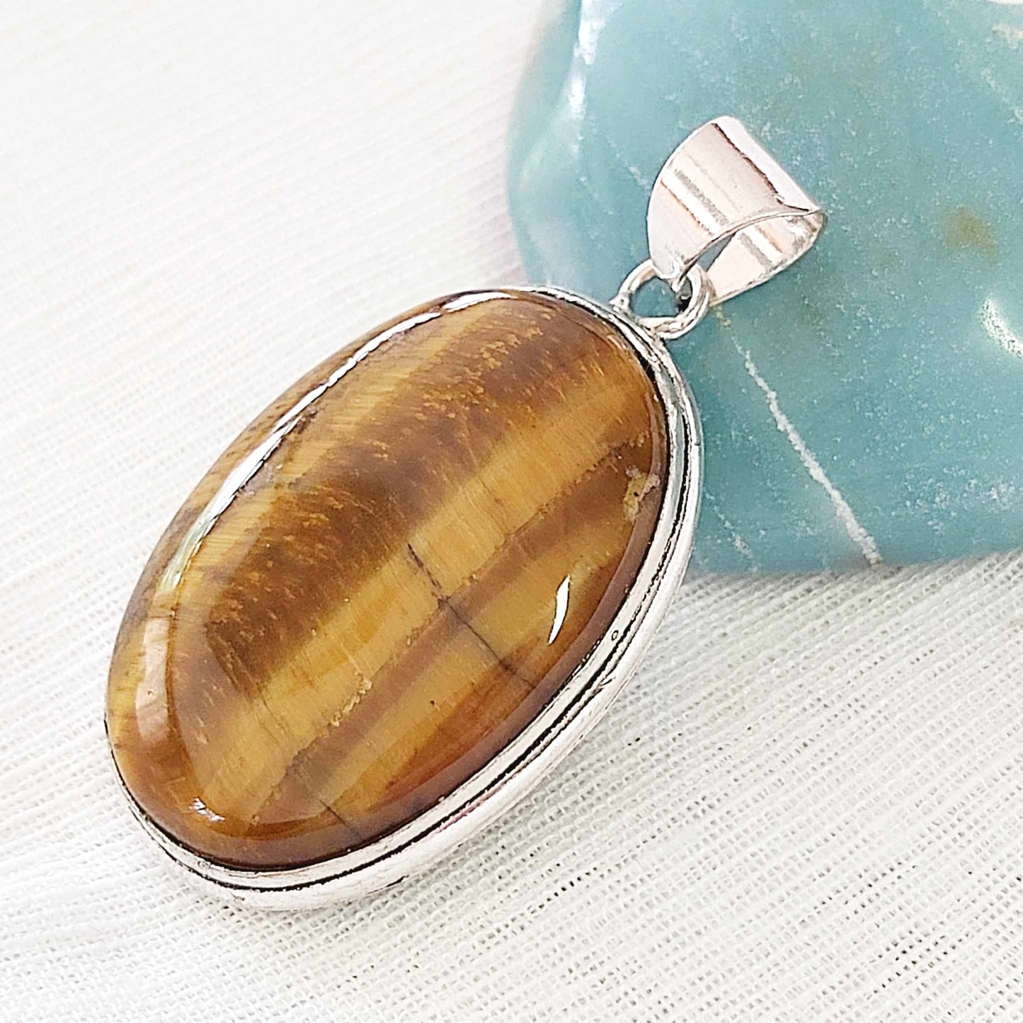 Tiger Eye Gemstone Crystal Pendant (E833)