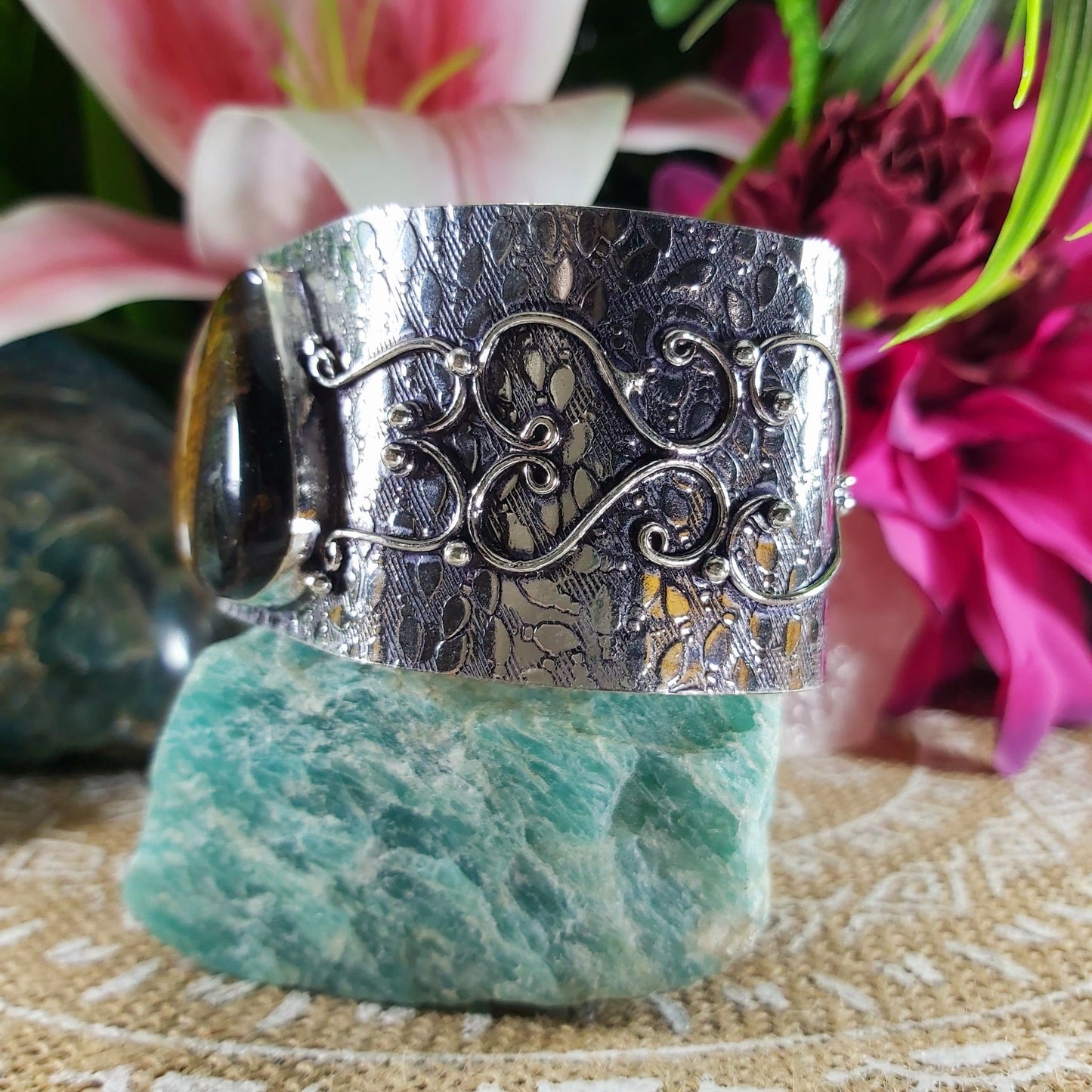 Tiger Eye Earth Star Gemstone Bracelet (B134)