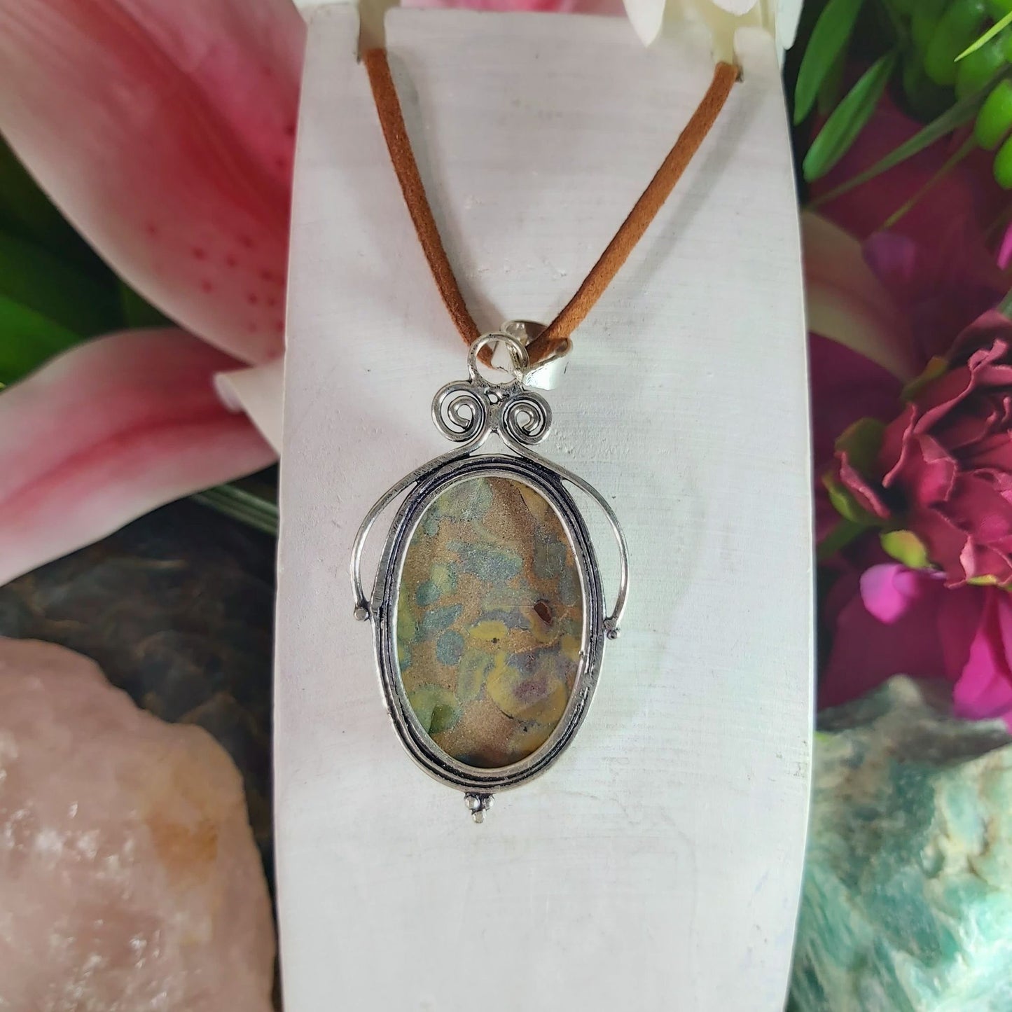 Agate Grounding & Protection Gemstone Pendant (E1252)
