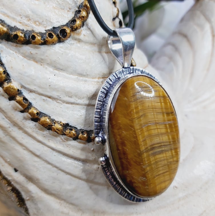 Tiger Eye Gemstone Pendant Necklace (E1616)