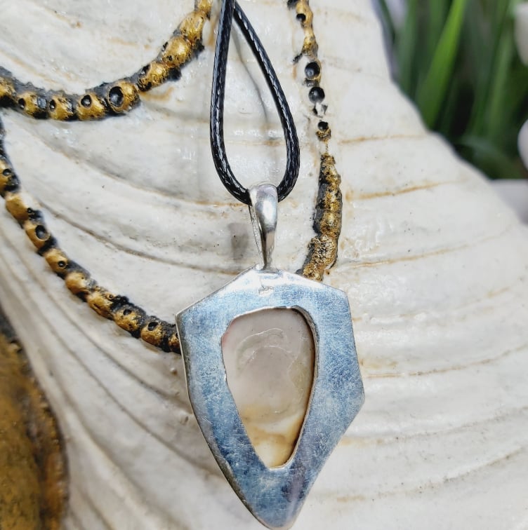 Mookaite Decision Making Gemstone Pendant (E1621)