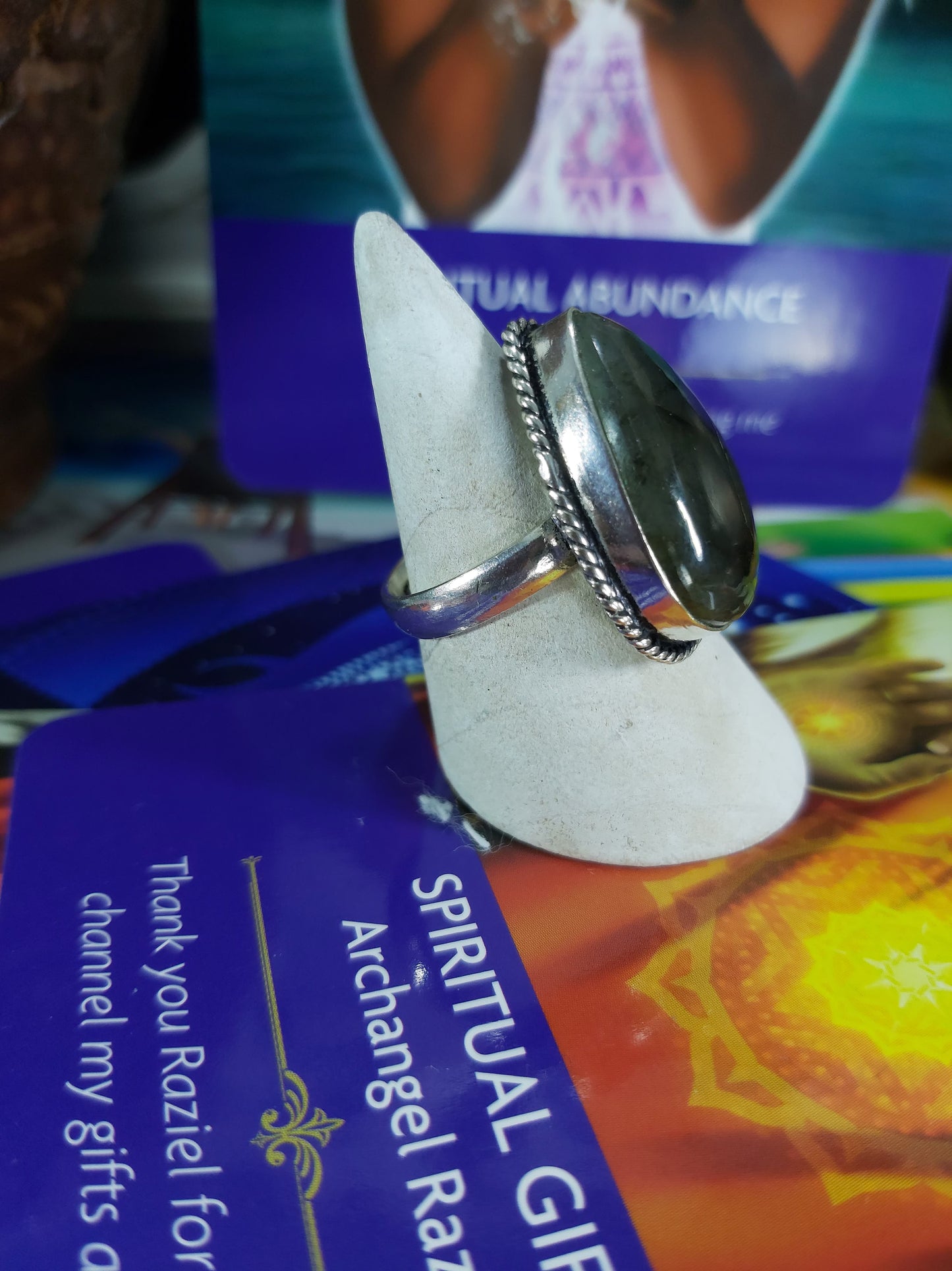 Labradorite Inner Spirit Ring Size US 8.5 (E172)