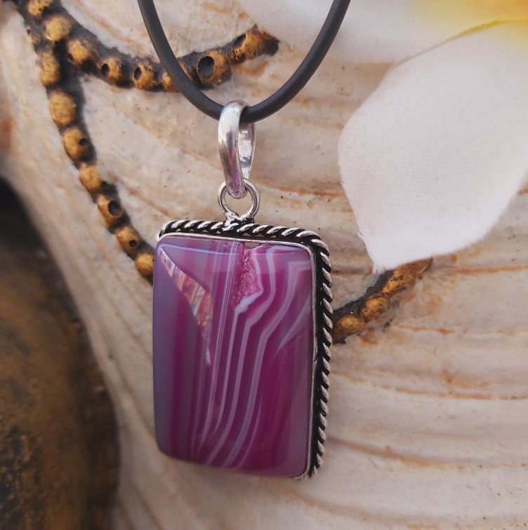 Agate Grounding & Protection Gemstone Pendant (E1902)