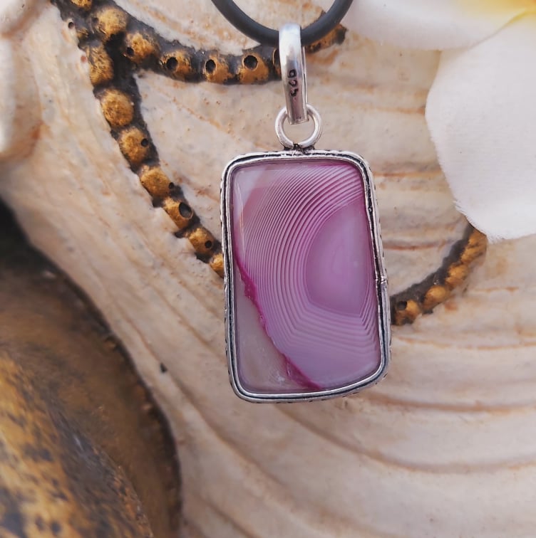 Agate Grounding & Protection Gemstone Pendant (E1909)
