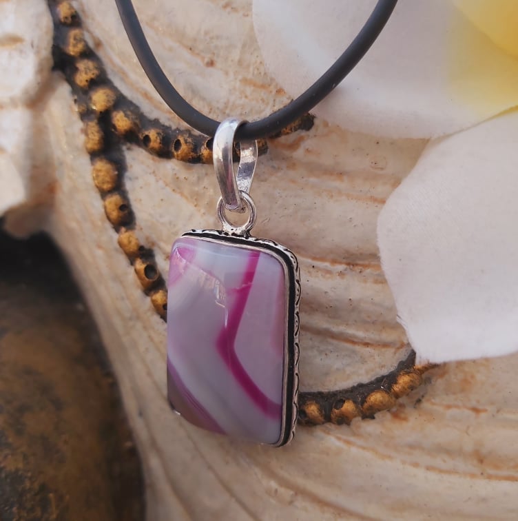 Agate Grounding & Protection Gemstone Pendant (E1910)