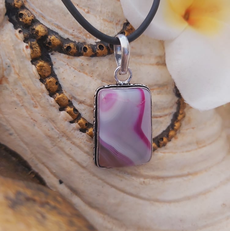 Agate Grounding & Protection Gemstone Pendant (E1910)