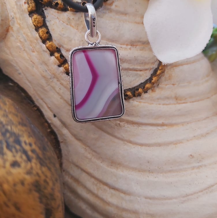 Agate Grounding & Protection Gemstone Pendant (E1910)