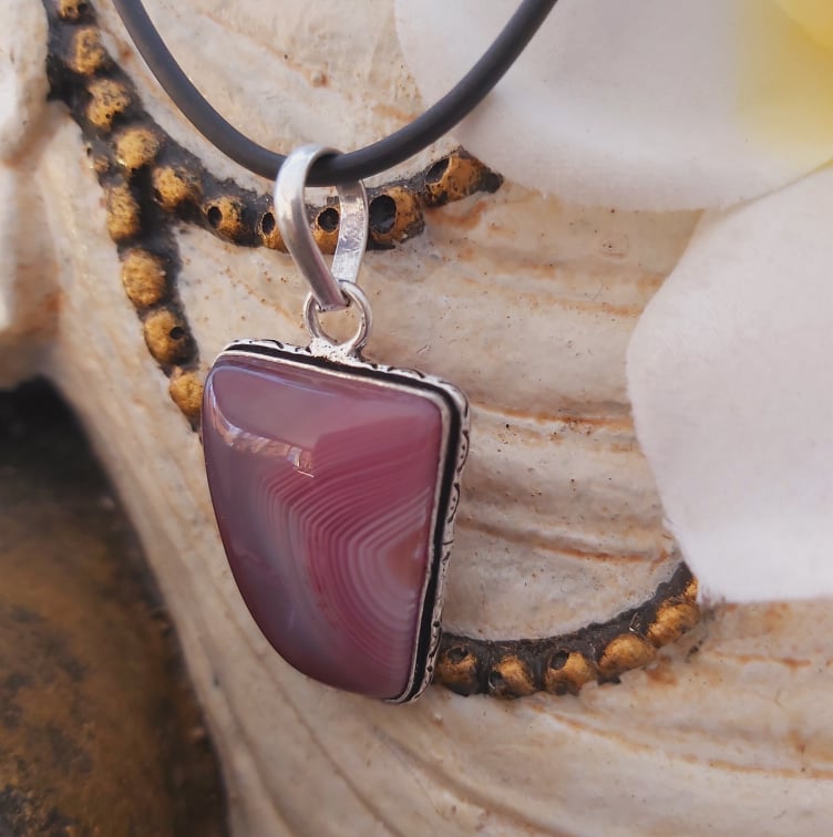 Agate Grounding & Protection Gemstone Pendant (E1912)