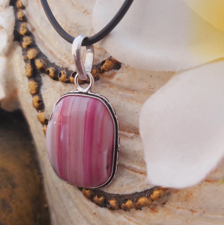 Agate Grounding & Protection Gemstone Pendant (E1914)