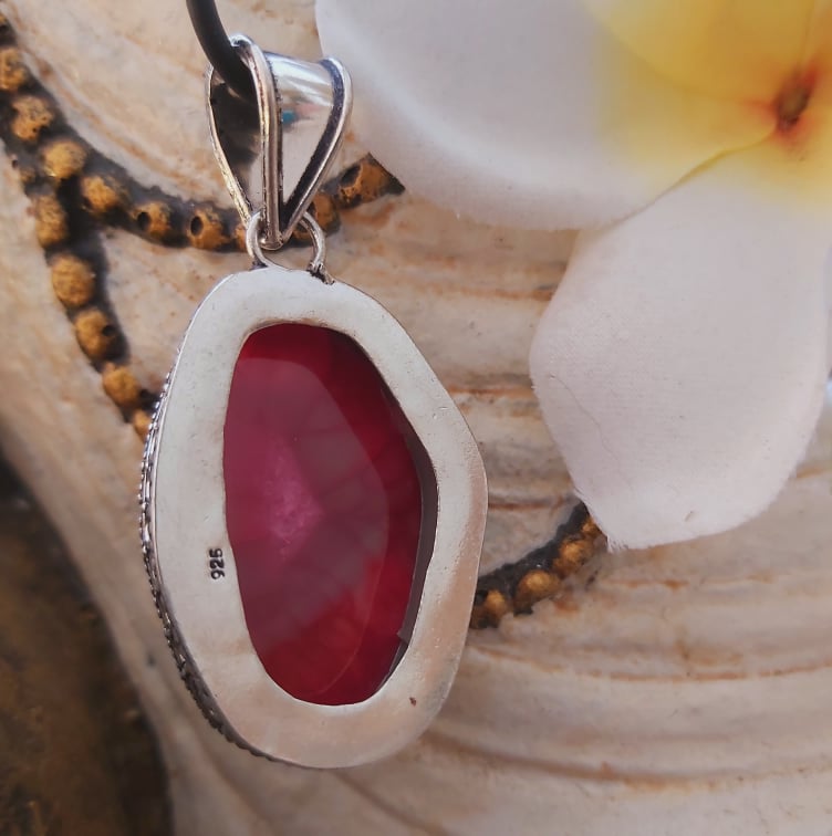 Agate Grounding & Protection Gemstone Pendant (E1920)