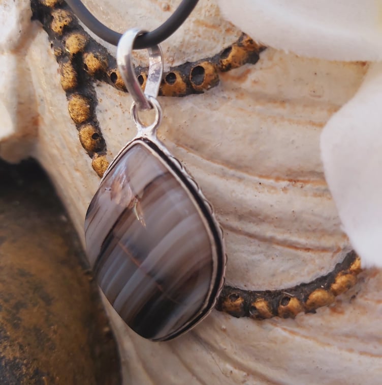 Agate Grounding & Protection Gemstone Pendant (E1923)