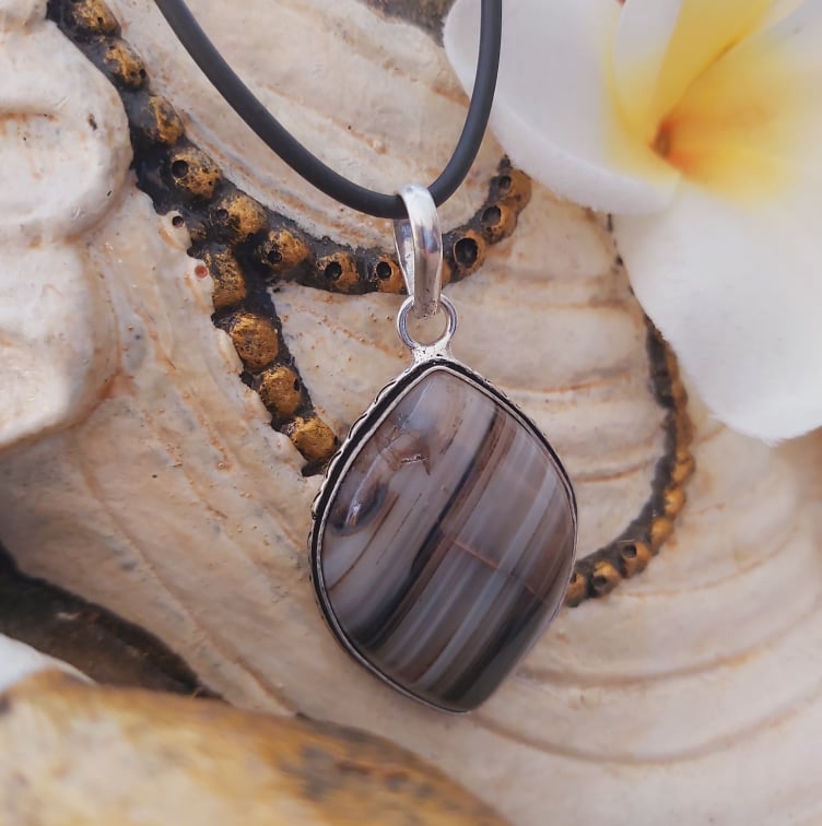 Agate Grounding & Protection Gemstone Pendant (E1923)