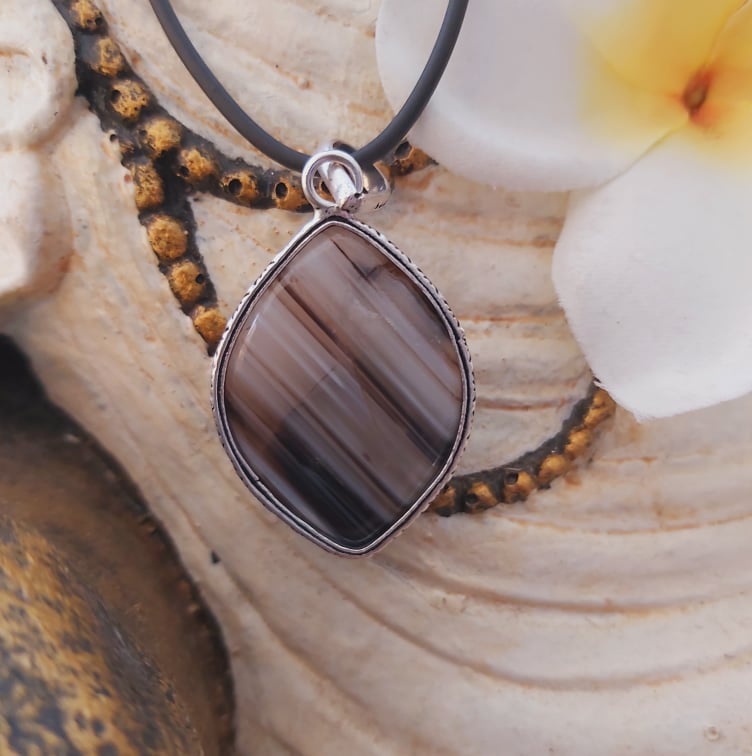 Agate Grounding & Protection Gemstone Pendant (E1923)