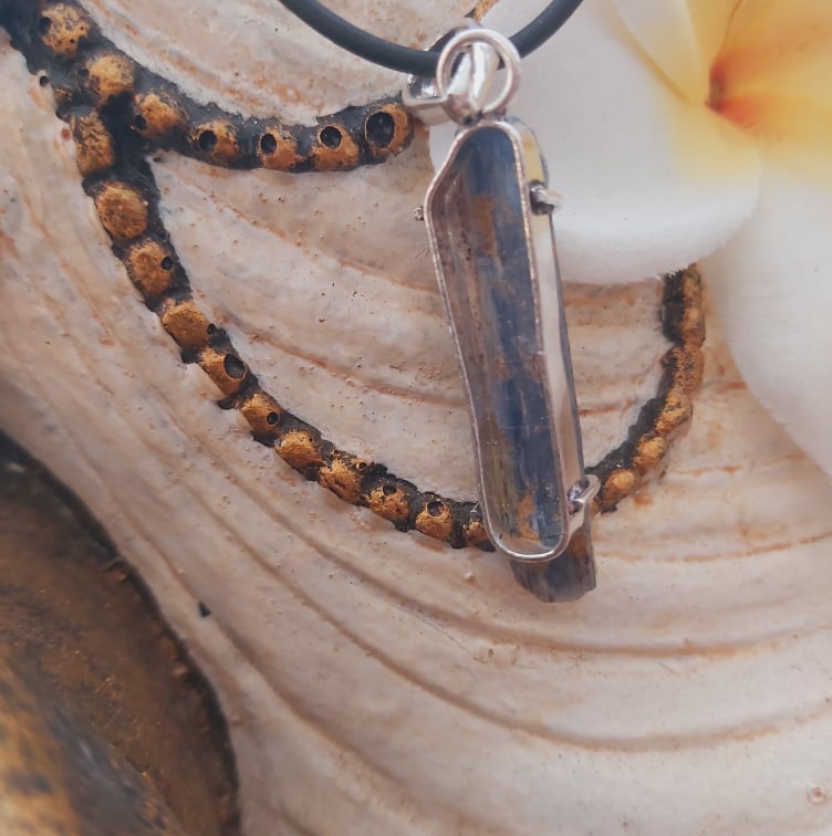 Kyanite Third Eye Chakra Gemstone Pendant (E1962)