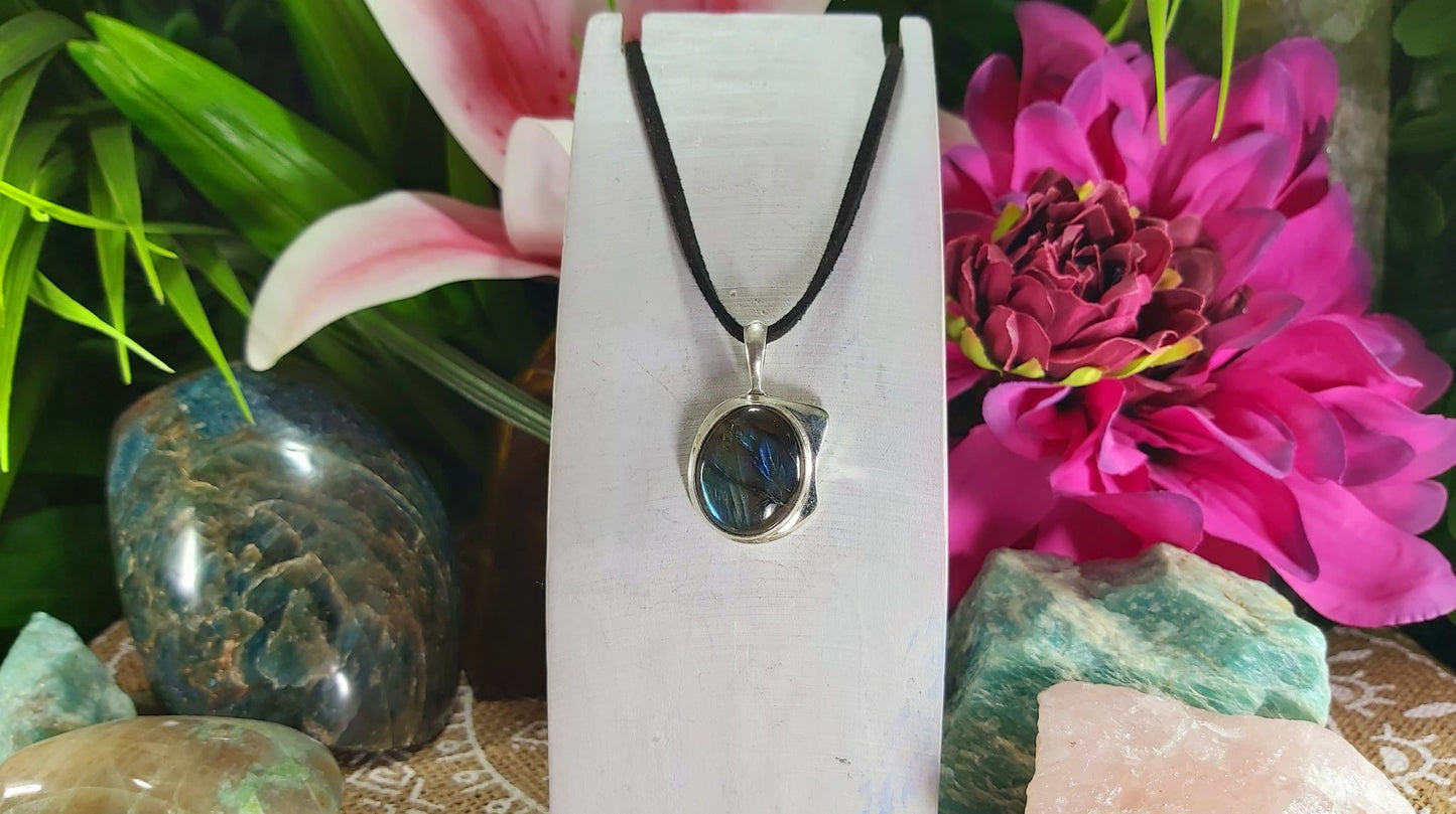 Labradorite Intuition & Protection Pendant (E996)