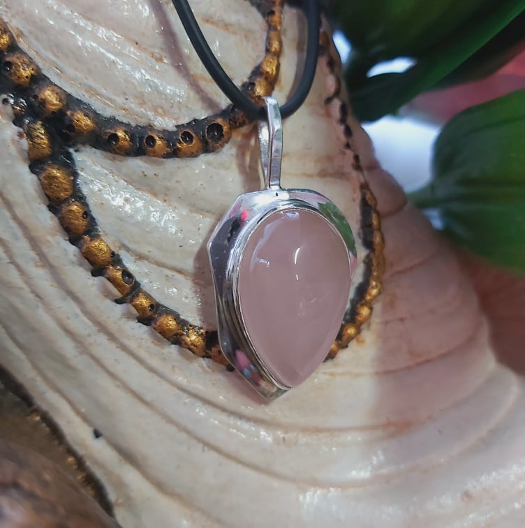 Rose Quartz True Love Gemstone Pendant (E2128)