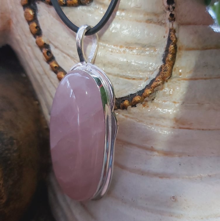 Rose Quartz True Love Gemstone Pendant (E2129)