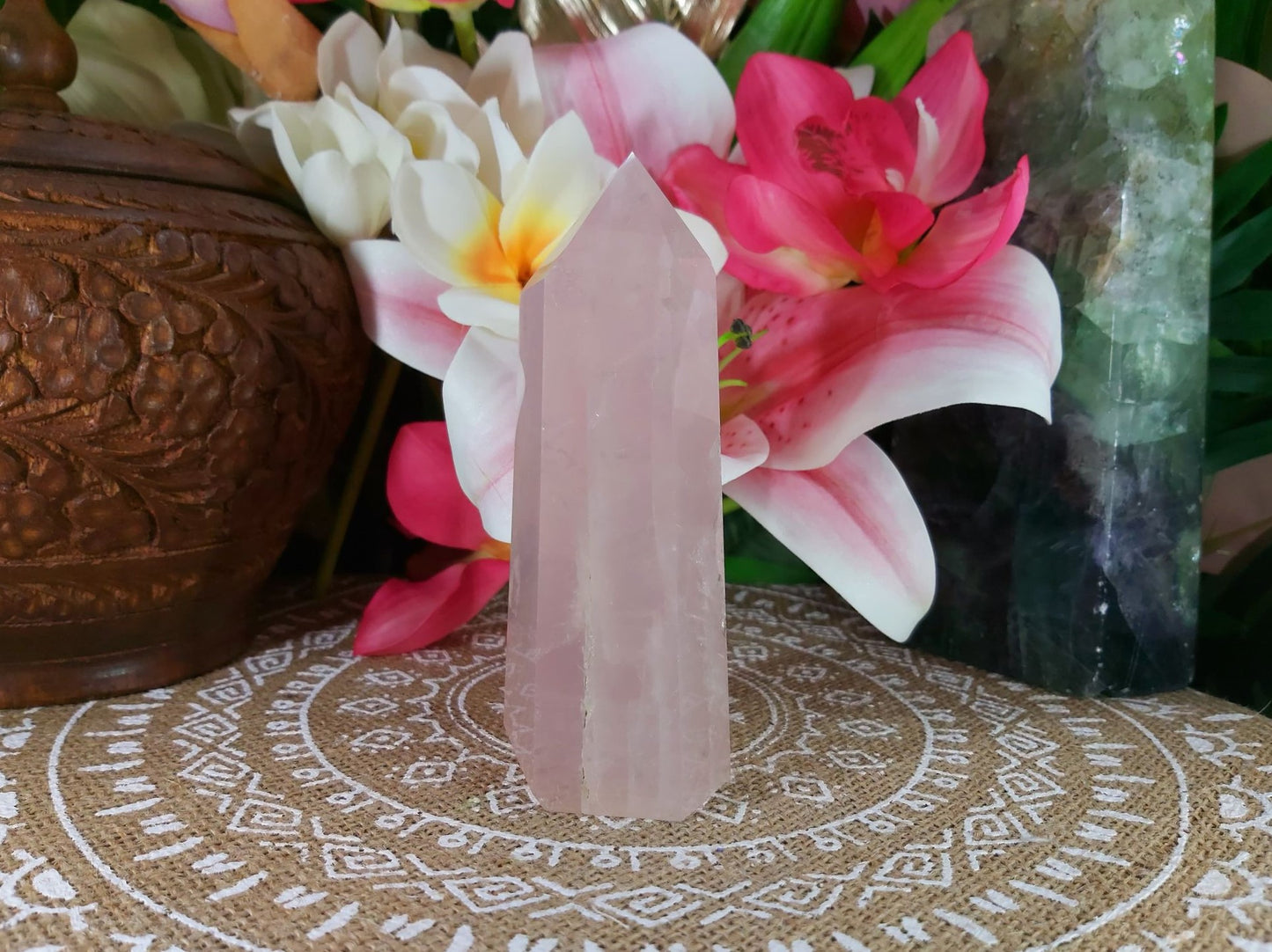 Rose Quartz Crystal 350 gms (GEM12)