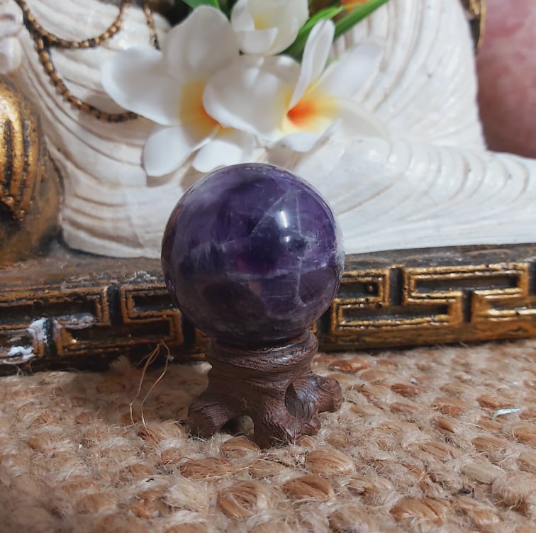 Chevron Amethyst Protection Goddess 128 gms (GEM258)