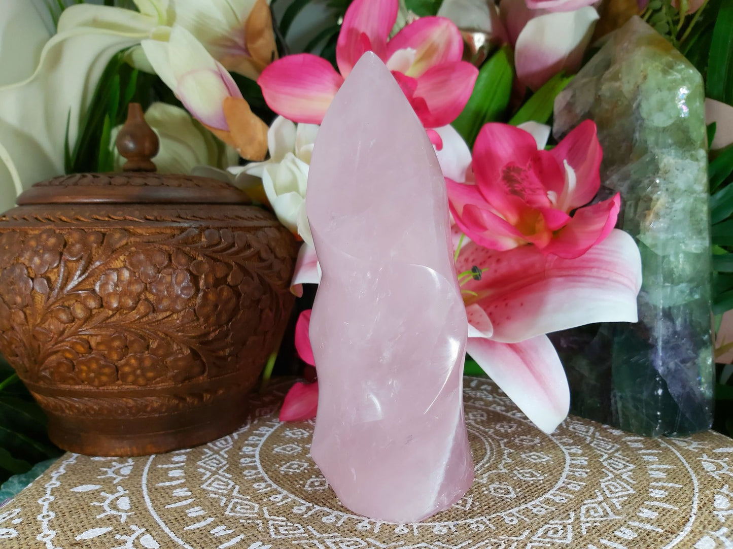 Rose Quartz Crystal 767 gms (GEM53)