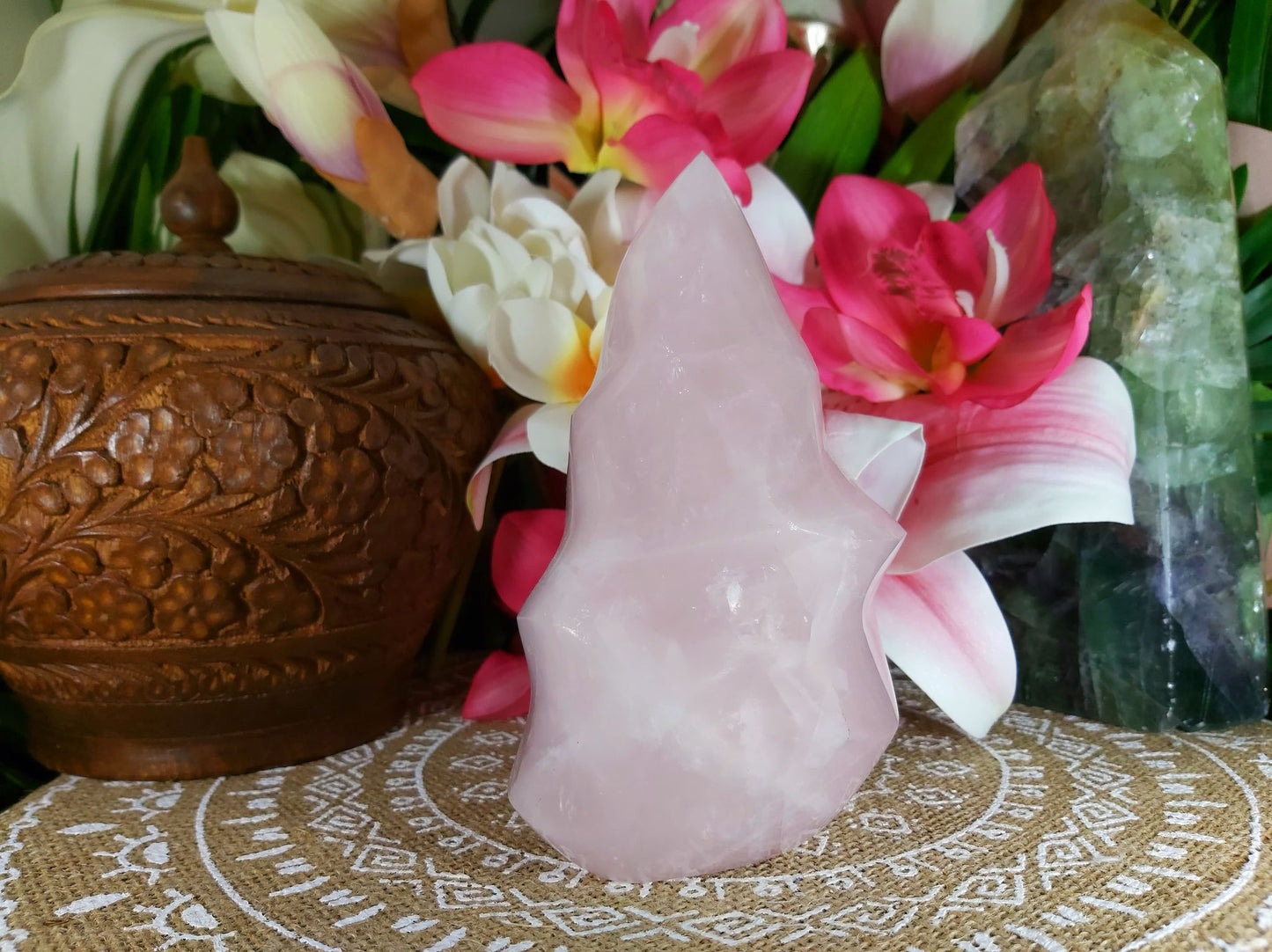 Rose Quartz Crystal 866 gms (GEM55)