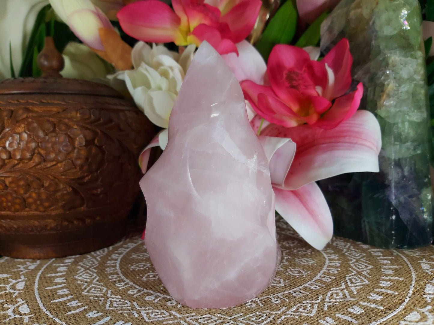 Rose Quartz Crystal 866 gms (GEM55)
