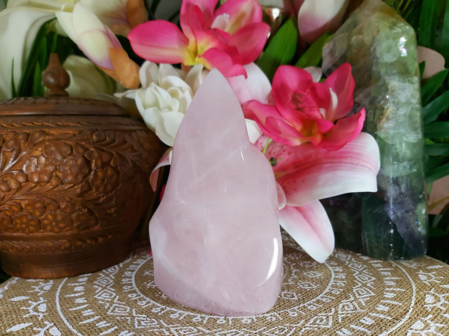 Rose Quartz Crystal 866 gms (GEM55)
