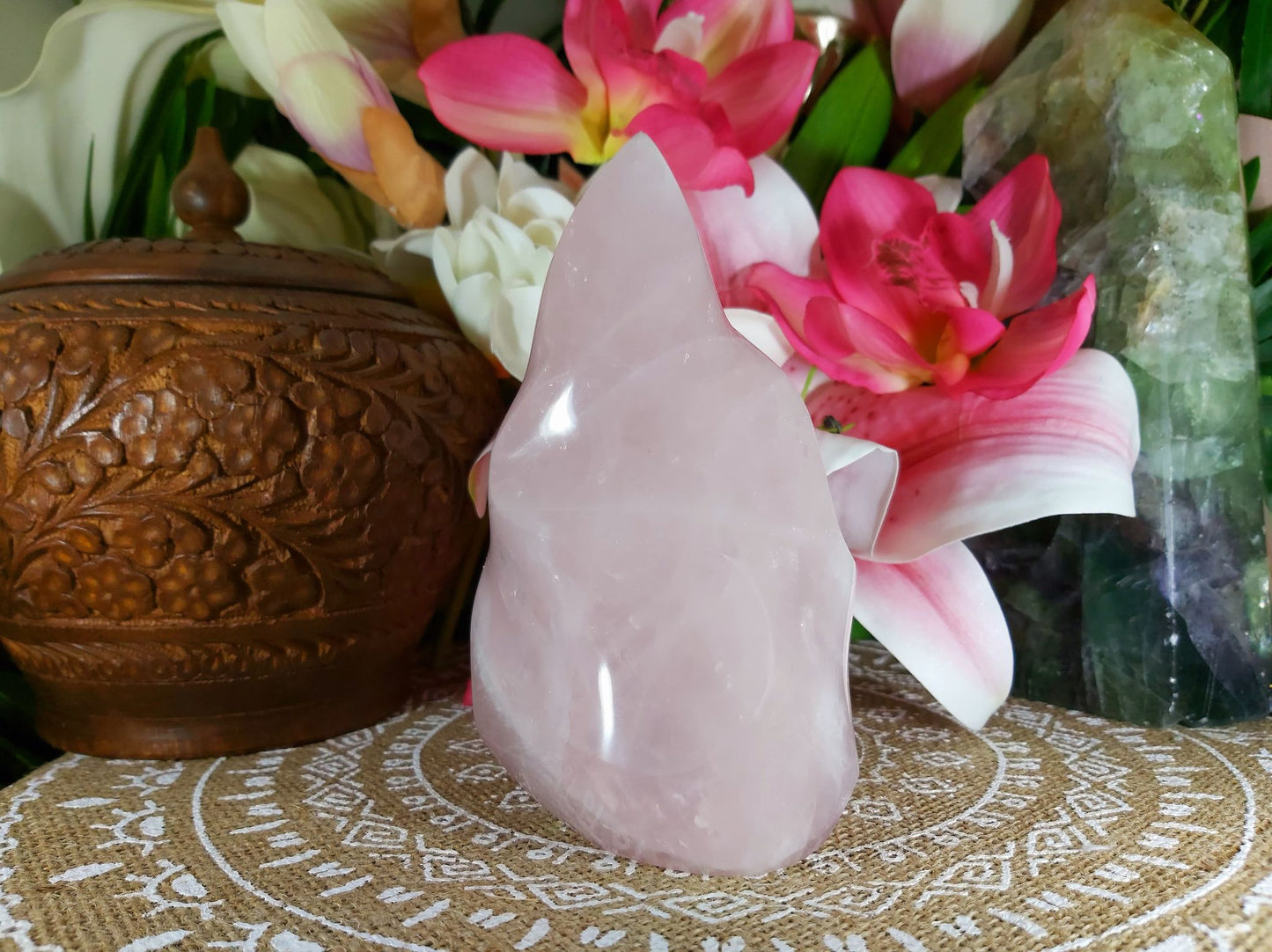 Rose Quartz Crystal 866 gms (GEM55)