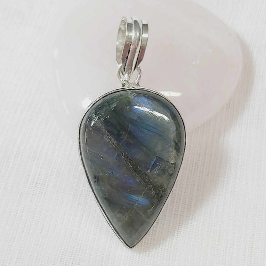 Labradorite Gemstone Crystal Psychic Protection Pendant (E774)