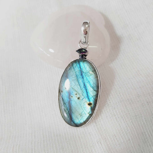 Labradorite Gemstone Crystal Psychic Protection Pendant  (E800)