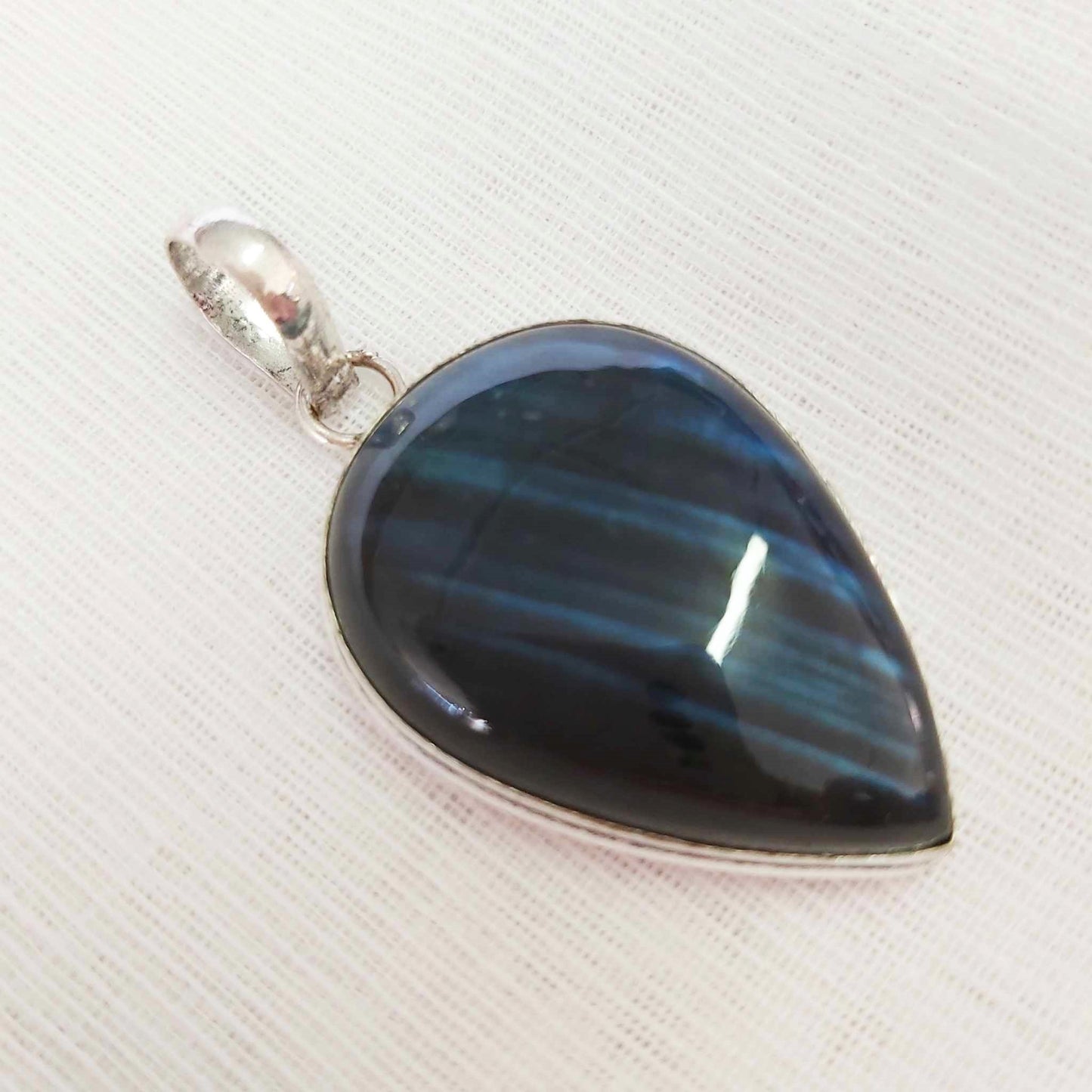 Labradorite Gemstone Crystal Psychic Protection Pendant (E801)