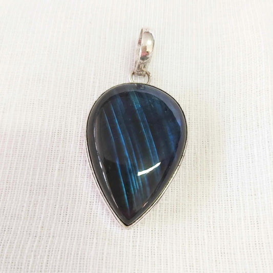 Labradorite Gemstone Crystal Psychic Protection Pendant (E801)