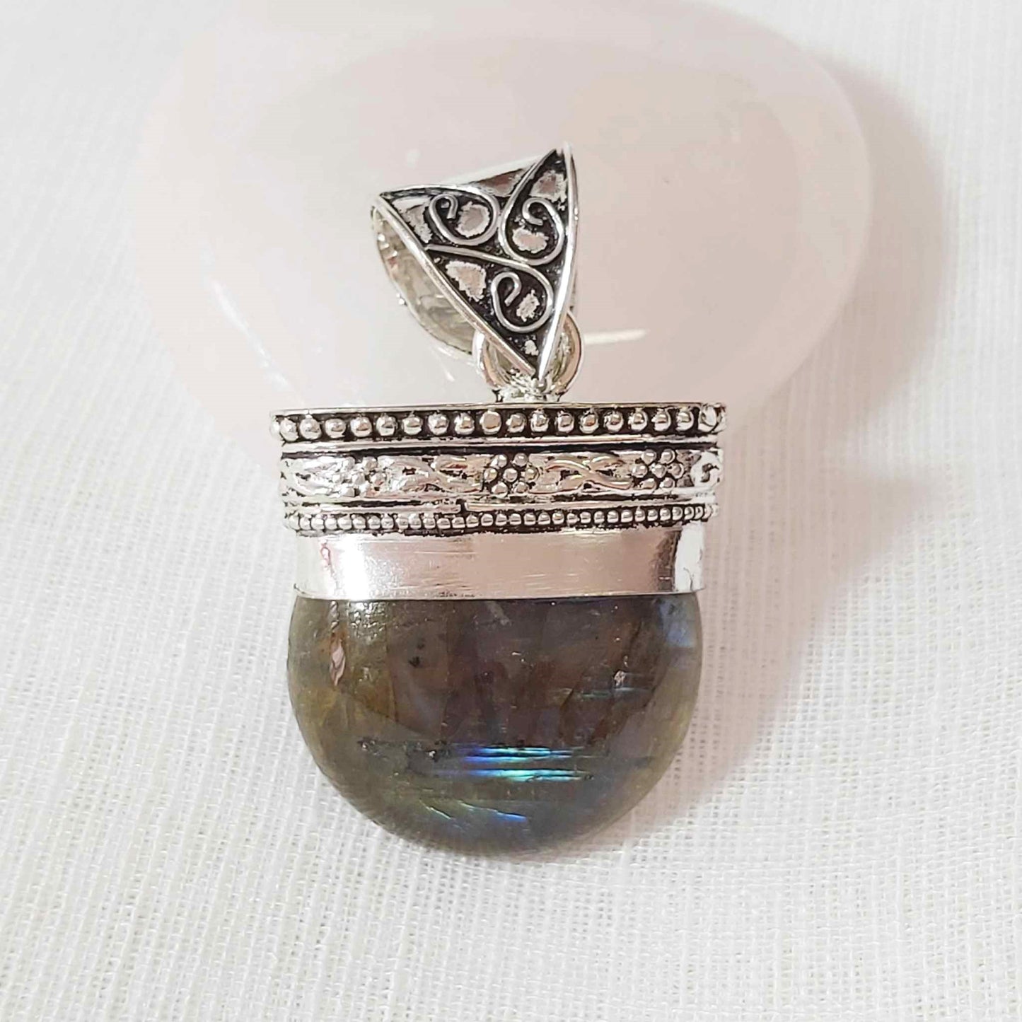 Labradorite Gemstone Crystal Psychic Protection Pendant (E802)