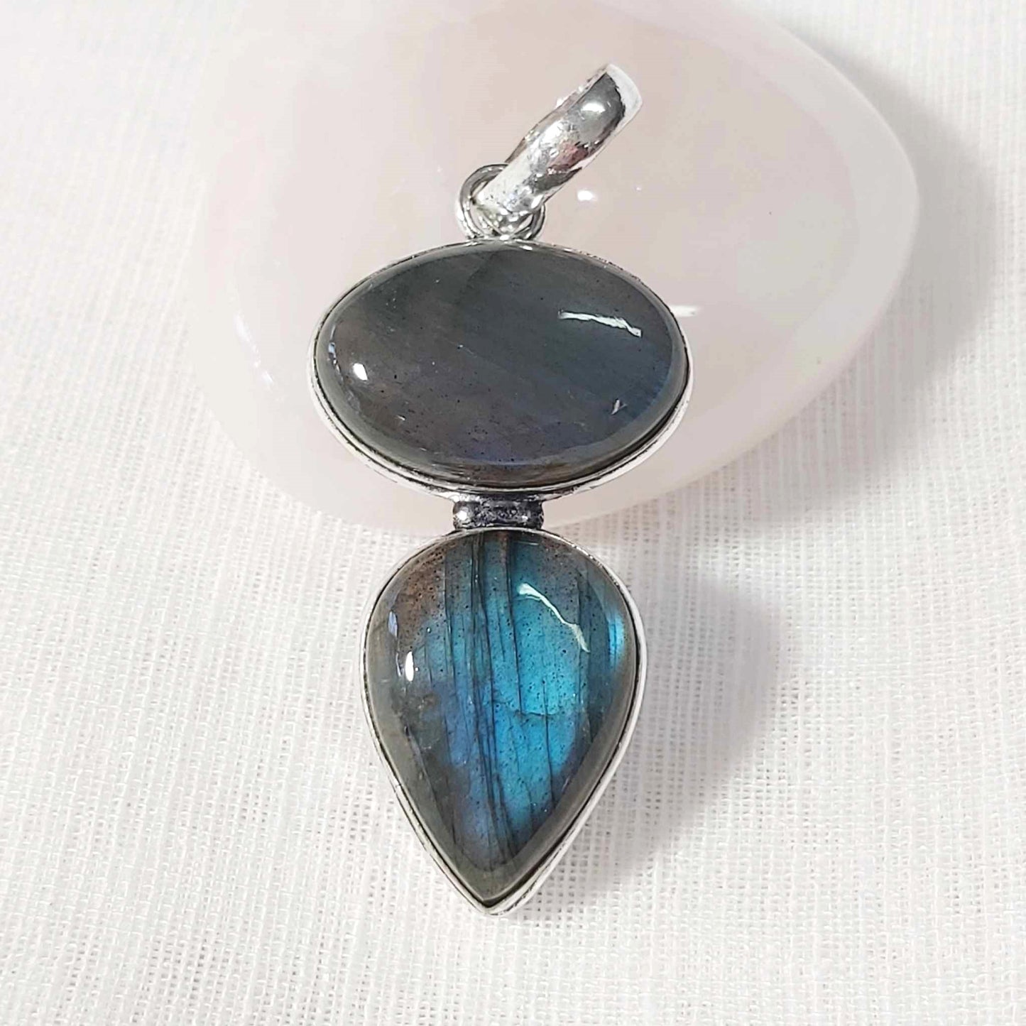 Labradorite Gemstone Crystal Psychic Protection Pendant (E811)