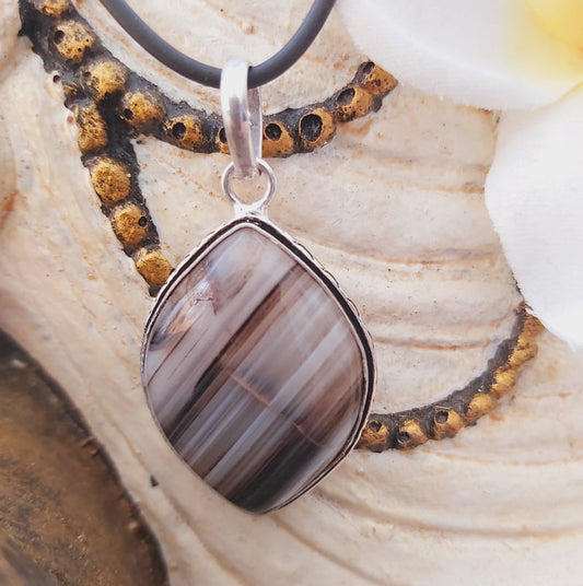 Agate Grounding & Protection Gemstone Pendant (E1923)