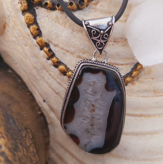 Agate Grounding & Protection Gemstone Pendant (E1924)