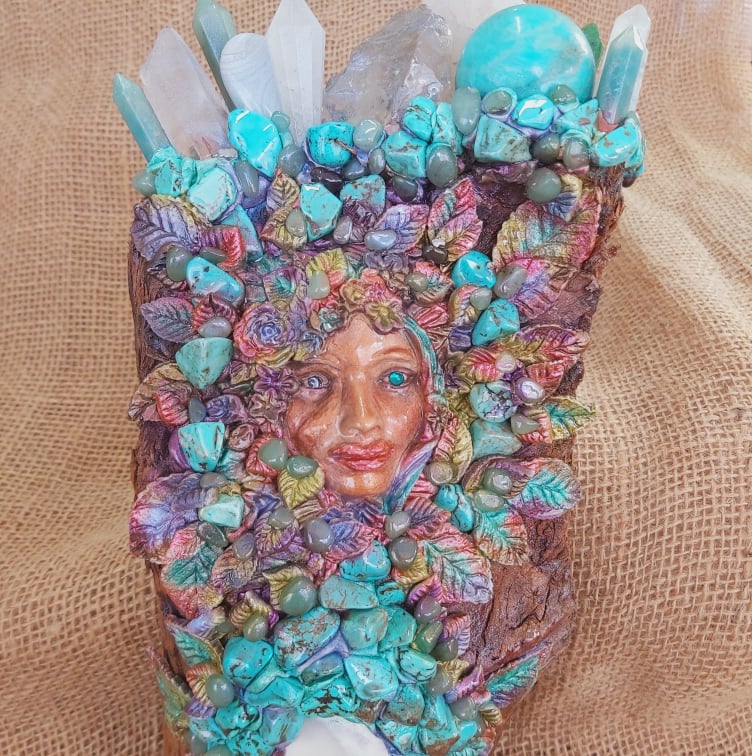 Handmade Crystal Healing Sculpture (Deco 1)