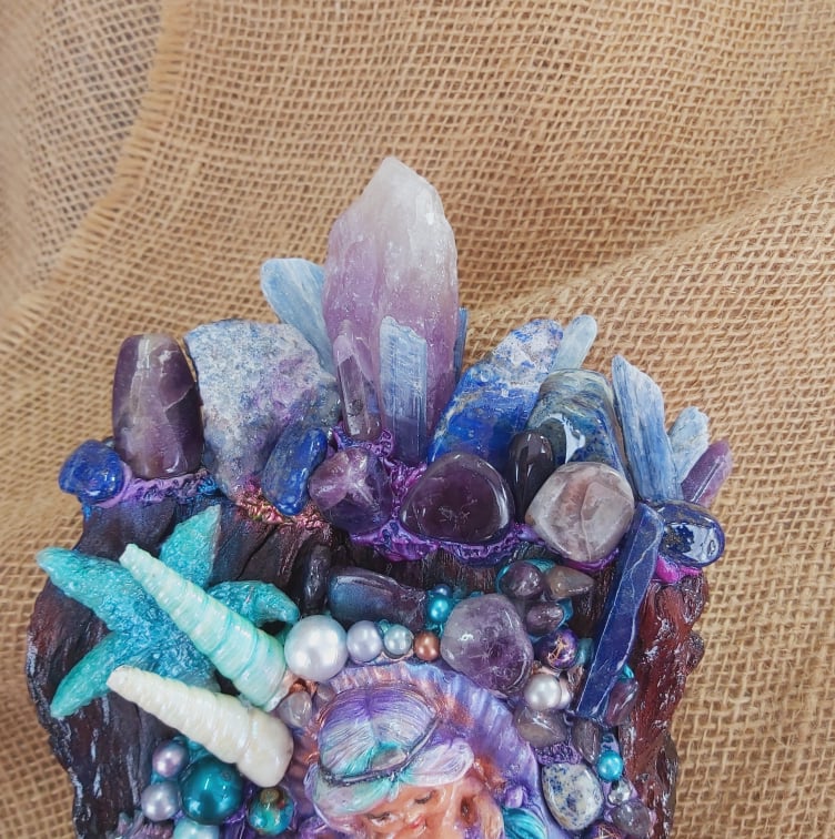 Spiritual Crystal Healing Sculpture (Deco 2)