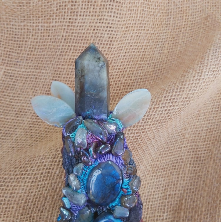 Spiritual Crystal Healing Sculpture (Deco 4)