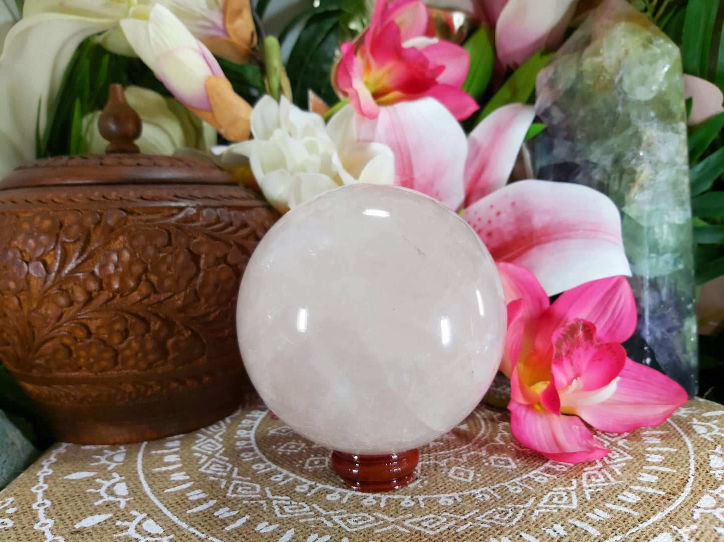 Rose Quartz Crystal 1393 gms (GEM58)