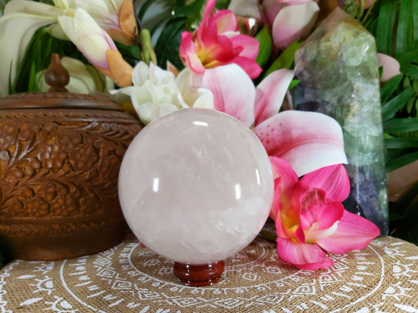 Rose Quartz Crystal 1393 gms (GEM58)